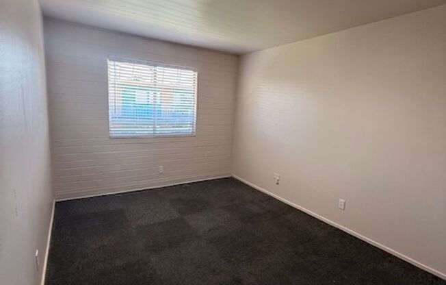 2 beds, 1 bath, 871 sqft, $1,175, Unit C18
