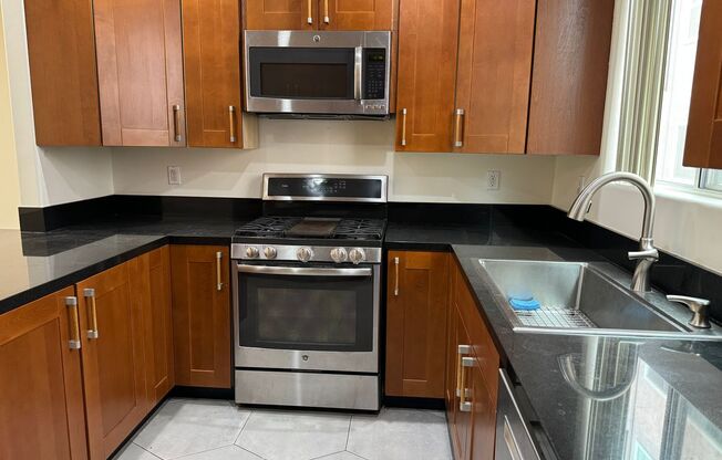 3 beds, 2.5 baths, $5,295, Unit #2