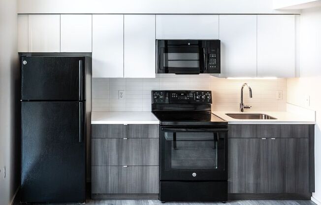 Studio, 1 bath, 443 sqft, $1,900, Unit 703