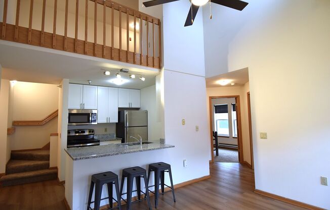 3 beds, 1 bath, $3,250, Unit CV 2-J