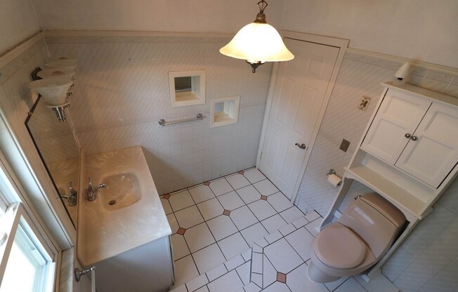 4 beds, 2 baths, 1,800 sqft, $3,800, Unit 2