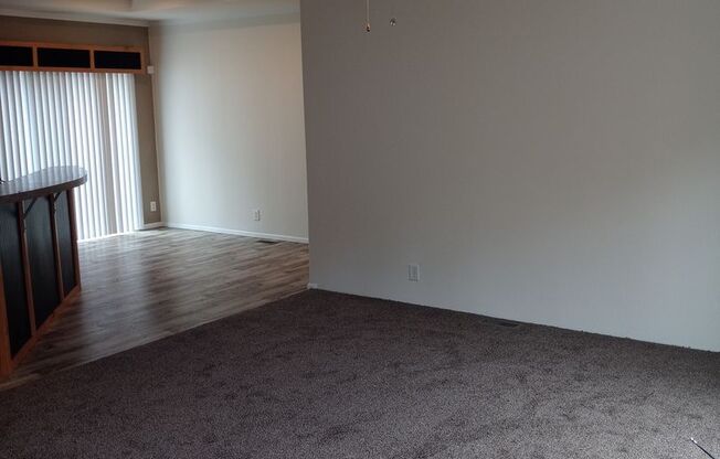 3bd/2 bath Mobile Home Available now!