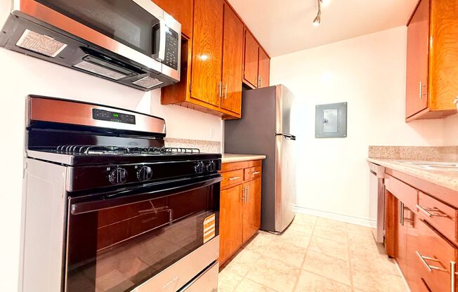 956 Wilcox Ave