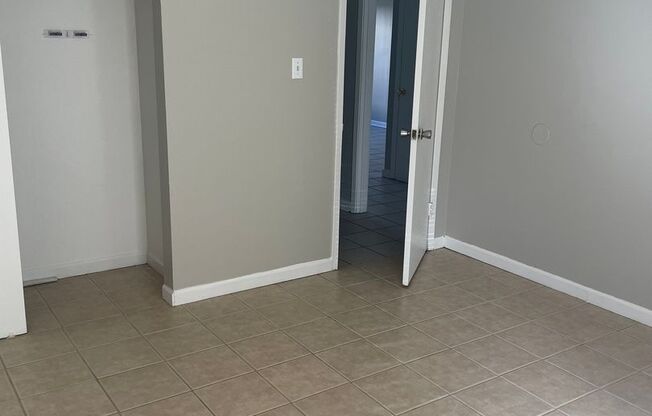 2 beds, 1 bath, $1,400, Unit 102C