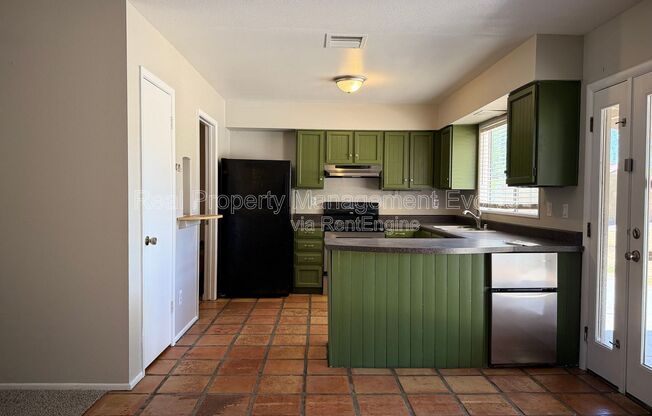 2401 W FREMONT DR