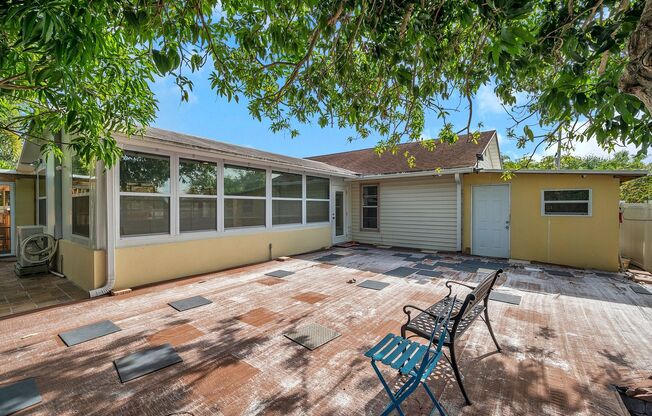 Secluded Clearwater Charmer on Cul - De - Sac Close to Clearwater Beach | 3 Bedroom | 2 Bathroom | 1 Car Garage
