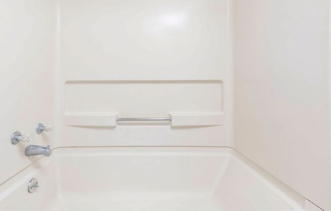 2 beds, 2 baths, $995, Unit 327