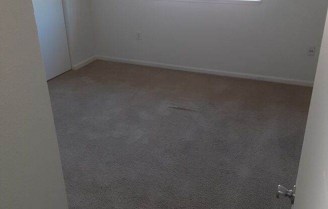 3 beds, 2 baths, 1,076 sqft, $2,200, Unit 2004