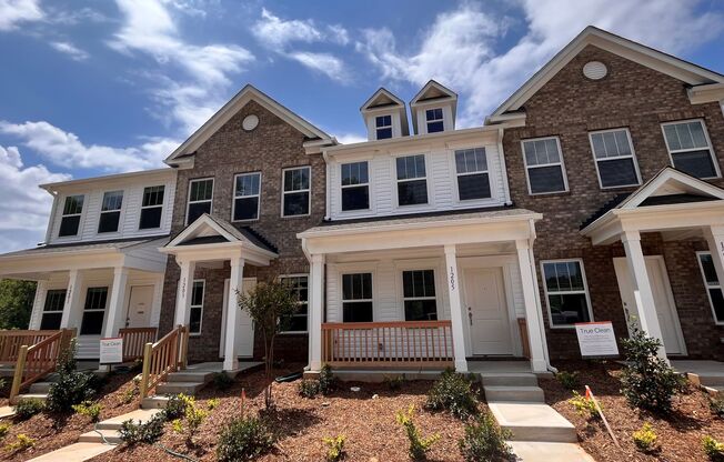 Rare opportunity! 2 br 2.5 ba in charming townhome community. Minutes from I-85 and only 25 min to Charlotte!