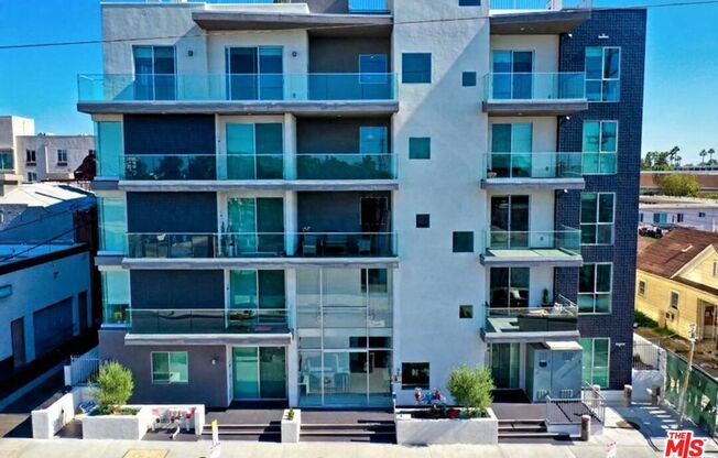 2 beds, 2 baths, $3,990, Unit 209
