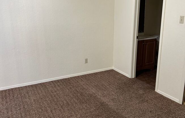 2 beds, 2 baths, 957 sqft, $1,015, Unit 08