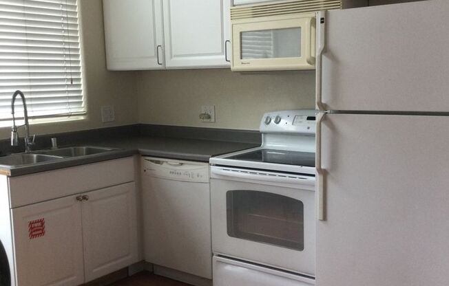 1 bed, 1 bath, $750, Unit C3