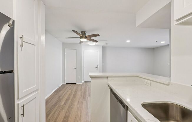 1 bed, 1 bath, 700 sqft, $1,848, Unit 402