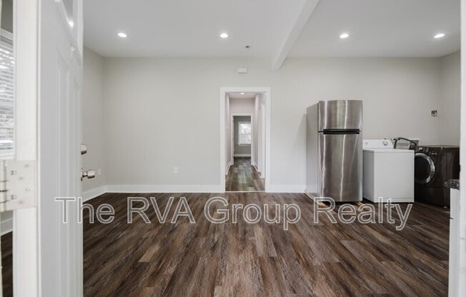 218 E 34 ST