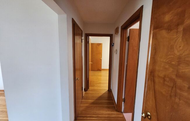 2 beds, 1 bath, $1,595