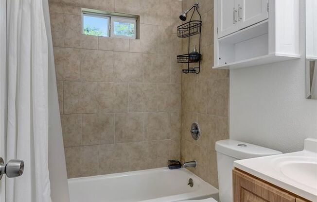 2 beds, 1 bath, $1,300