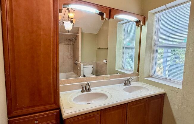 1 bed, 1 bath, $975, Unit UNIT 5