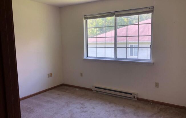 2 beds, 1 bath, $1,100, Unit Apt 86