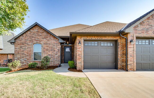 3 Bedroom 2 Bath 3 Car Garage - Edmond
