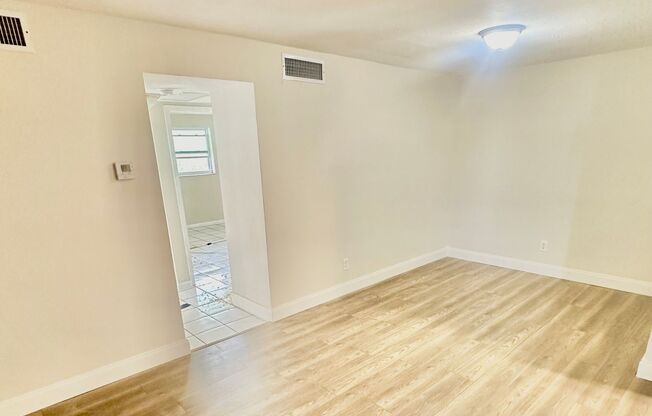 Stylish 2-Bed, 1.5-Bath Oasis in the Heart of Miami Gardens!