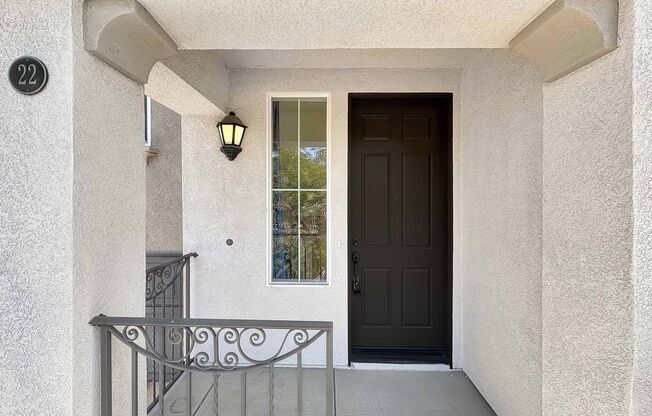 Spacious 2B/2.5BA Tri-Level Townhouse w/ 2 Car Garage, & A/C
