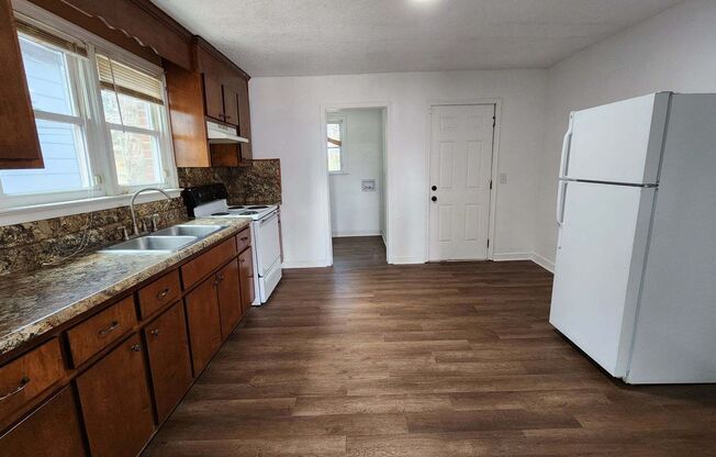 3 beds, 1 bath, $1,395