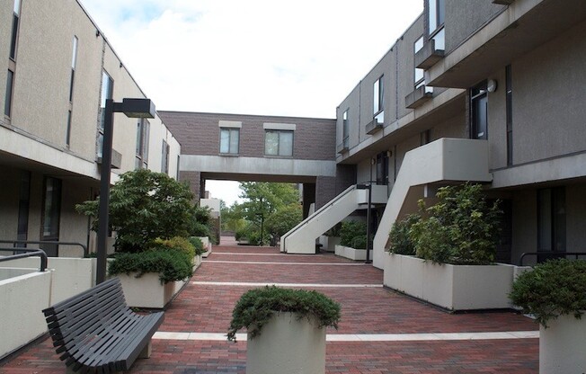 Cozy Three-Bedroom Condo - Coldspring New Town