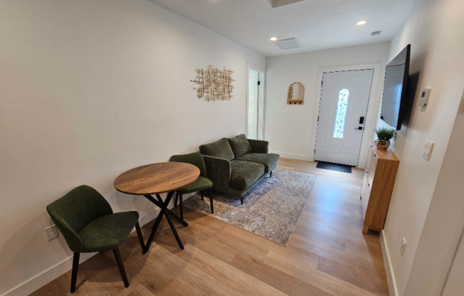 14927 1/2 TITUS ST