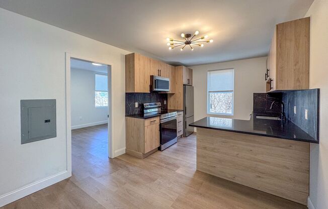 3 beds, 2 baths, 1,200 sqft, $3,500, Unit 303 St John St 2nd+ 3rd Floor