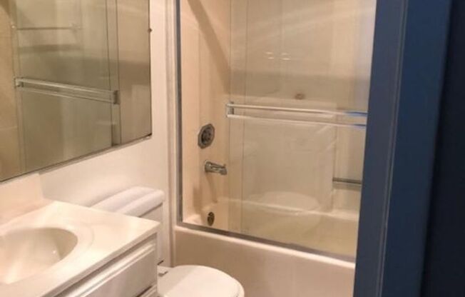 3 beds, 2 baths, 1,000 sqft, $2,650, Unit 05