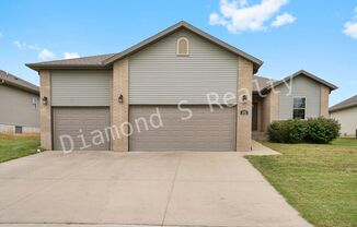 3 beds, 2 baths, $1,649