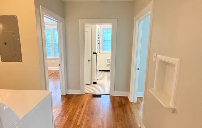 Bright & Spacious 2BR Unit w/ Bay Windows!