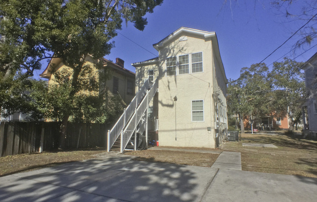 2 beds, 1 bath, 1,222 sqft, $1,695, Unit B