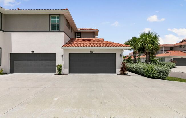 3 beds, 2 baths, $2,950, Unit #201