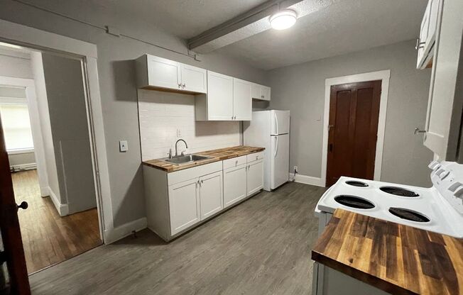 2 beds, 1.5 baths, 884 sqft, $1,225, Unit 032