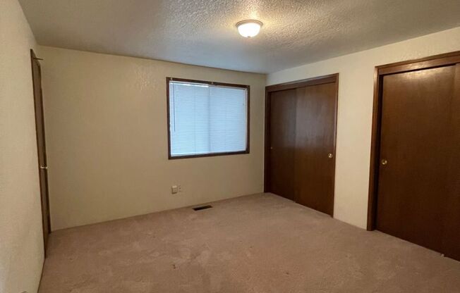 2 beds, 1 bath, 864 sqft, $1,300, Unit 728-01