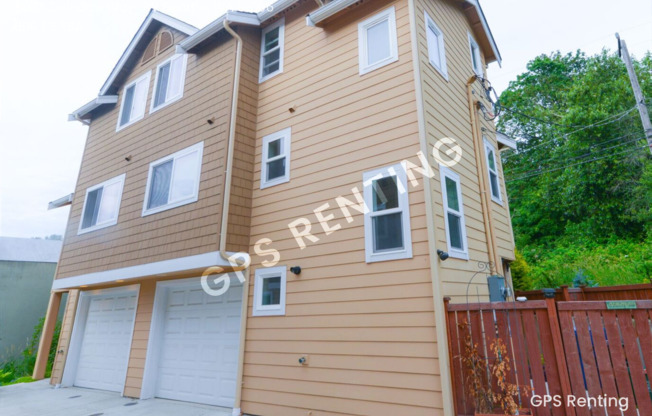 3 Bedroom Townhome In Delridge Available Now!