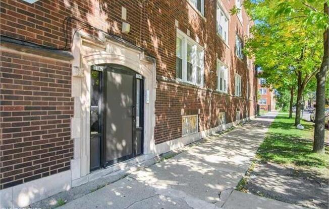1140 W 77 ST