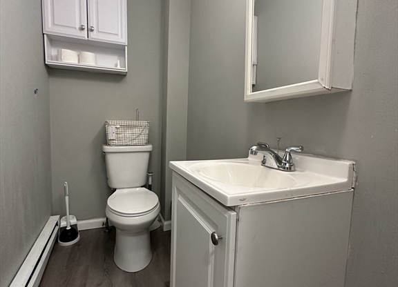 2 beds, 1 bath, $2,500, Unit 2