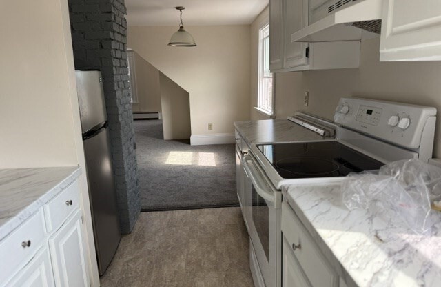 2 beds, 1 bath, 910 sqft, $2,300, Unit 2