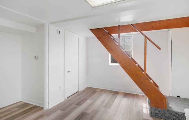 1 Bed, 1 Bath Duplex in Urbana - AVAILABLE NOW!