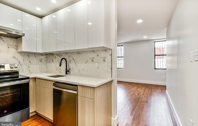 182 E HUNTINGDON