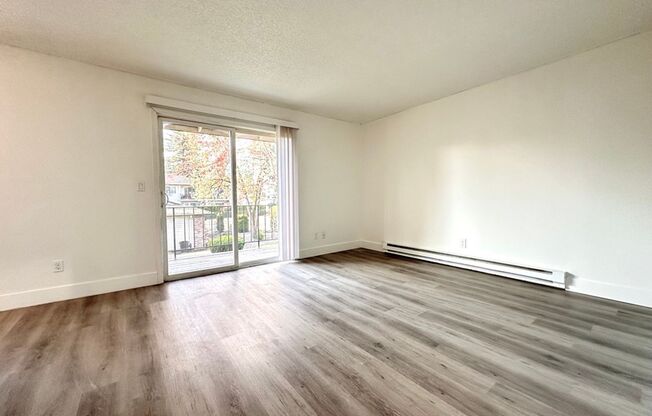 2 beds, 1 bath, 700 sqft, $1,315, Unit 25