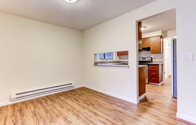 2 beds, 1 bath, 895 sqft, $1,695, Unit 970-3966