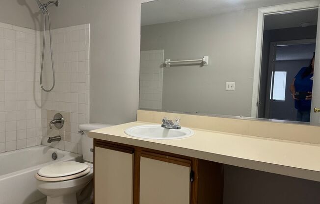 1 bed, 1 bath, $1,200