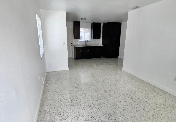624 W 17 ST