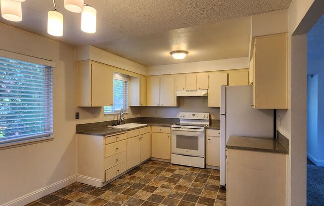 2 beds, 1 bath, $1,345