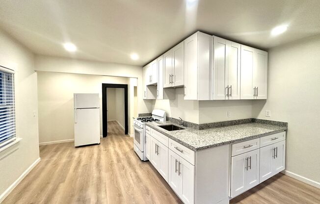 5 Bed/2 Full Baths W/Washer&Dryer Hook Ups!