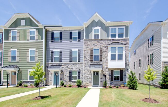 4 Bedroom, 3.5 Bath End Unit Townhome In Smithfield