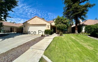 Charming 3 Bed/2 Bath Home in SW Bakersfield with Security Deposit Alternative Option